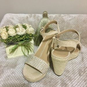 New Directions neutral wedge sandals